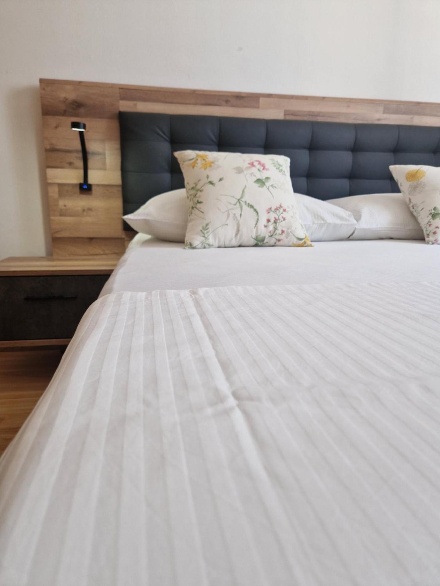 Apartments Rora ロゴズニッツァ エクステリア 写真